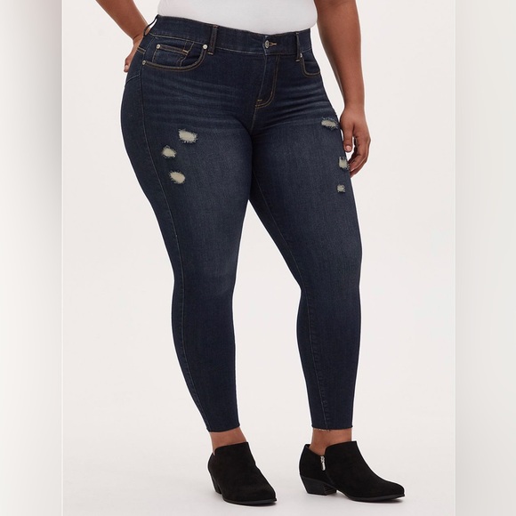 NWOT Torrid bombshell skinny raw hem super skinny - Picture 1 of 9